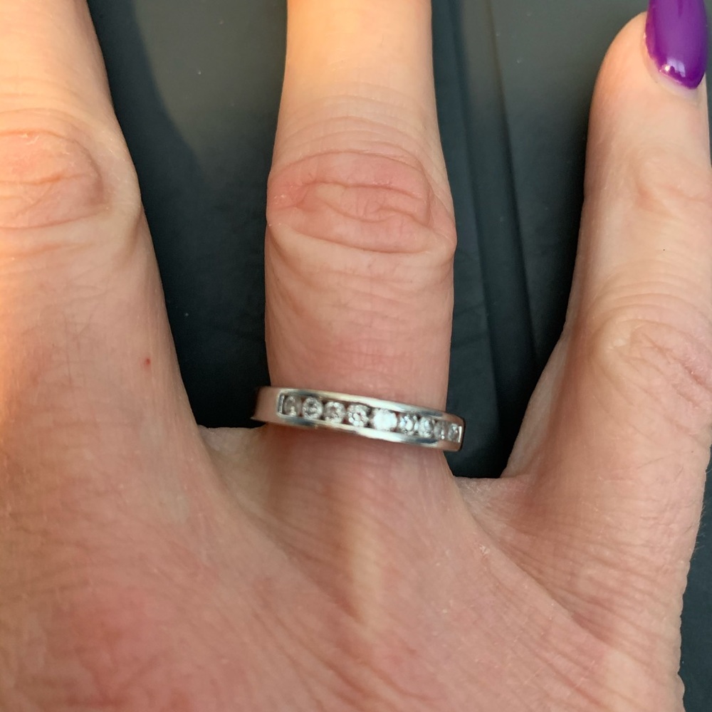 White gold channel setting diamond ring - Picture 5 of 6